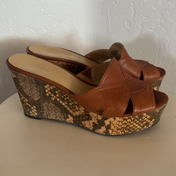 Nine West brown leather platform sandals- Sz 8M. - Picture 4 of 10